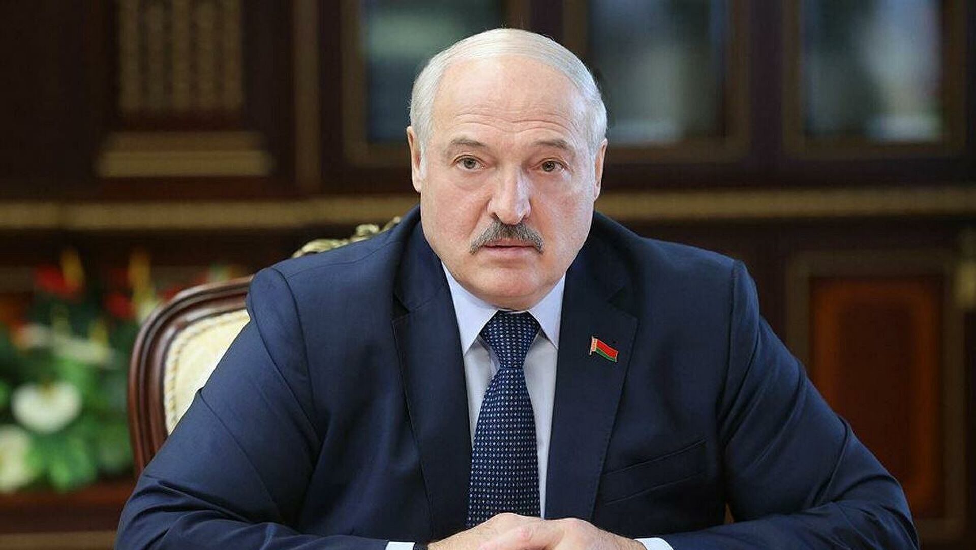Лукашенко Украина билан чегарага қўшин жойлаштирилишини эълон қилди — видео