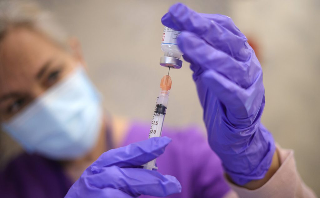 Швецияда 65 ёшдан ошганлар вакцинанинг бешинчи дозасини олади