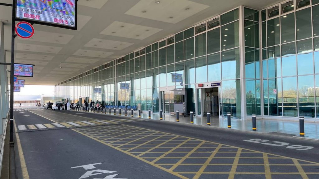 Тошкент аэропортида кузатувчиларнинг терминалга кириши вақтинча чекланди