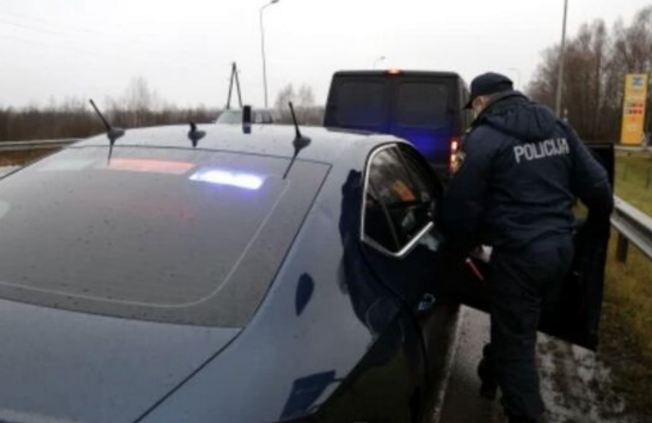 Латвия ҳукумати маст ҳайдовчилардан мусодара қилинган автомобилларни Украина армиясига беради