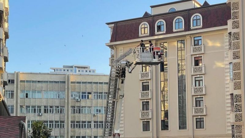 Тошкентда хонадон балконидаги Украина байроғи олиб ташланди